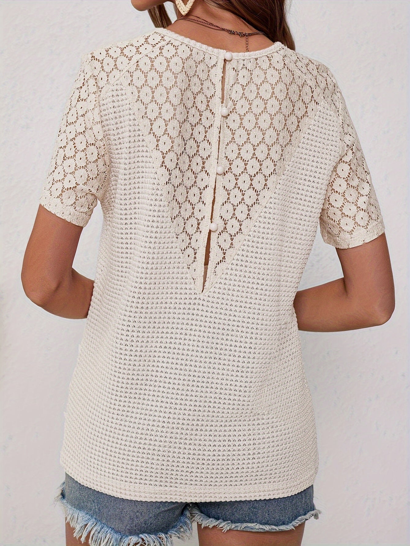 Elegant Dames T-shirt – V-hals, Kantdetails & Korte Mouwen