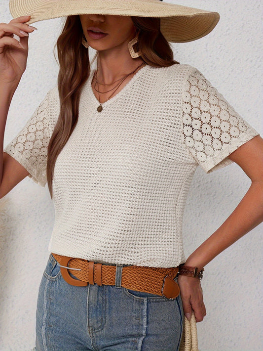 Elegant Dames T-shirt – V-hals, Kantdetails & Korte Mouwen